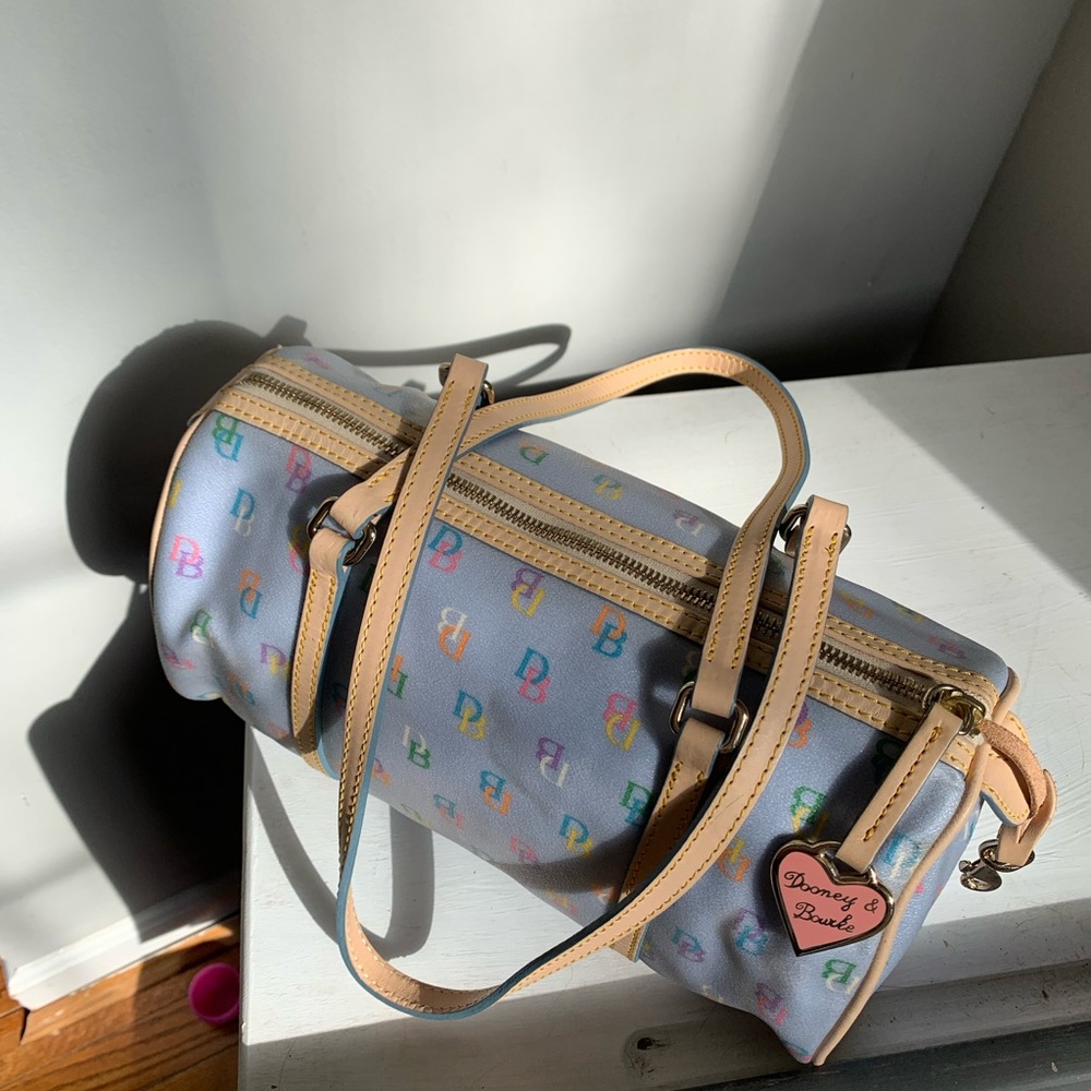 EUC RARE Dooney & Bourke periwinkle barrel bag in Excellent Condition